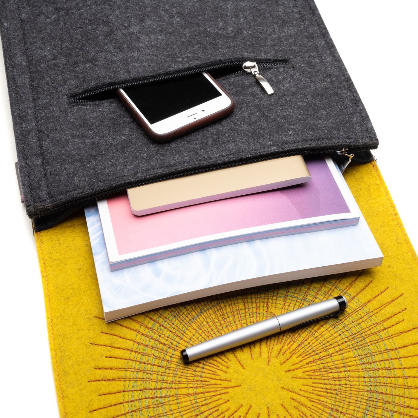 _DSC1473-Barbara-Rummel-Handtaschen-aus-Filz-und-Leder